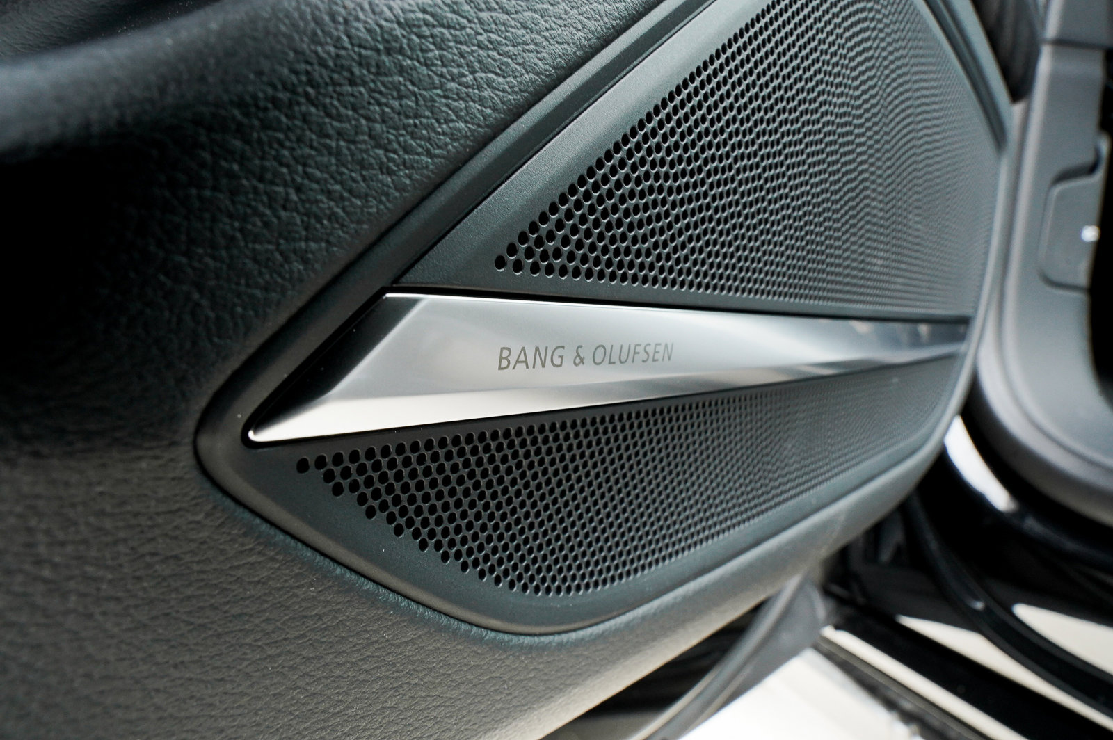 New 2025 Audi A8 L 3.0T image 23