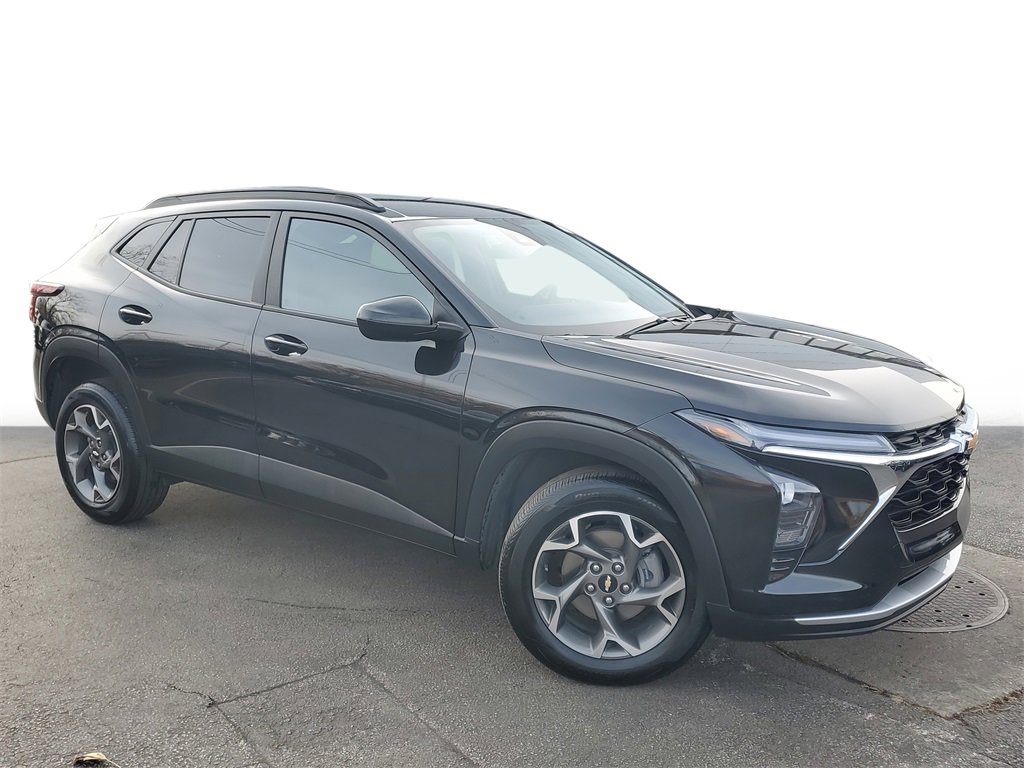 Used 2025 Chevrolet Trax LT
