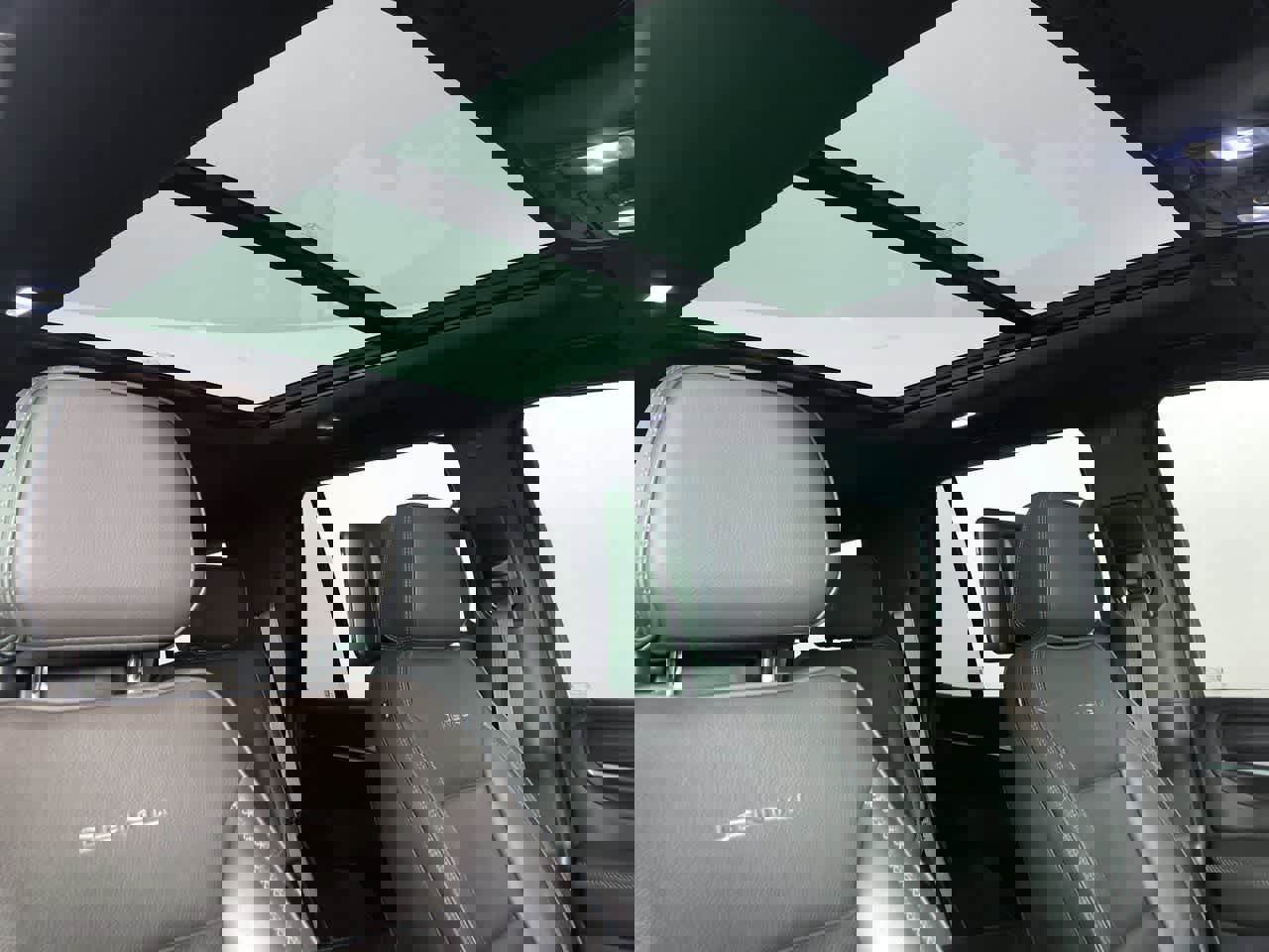 Used 2022 GMC Yukon Denali w/ Denali Premium Package image 20