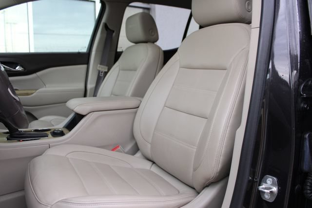 Used 2017 GMC Acadia Denali w/ Technology Package FWD image 21