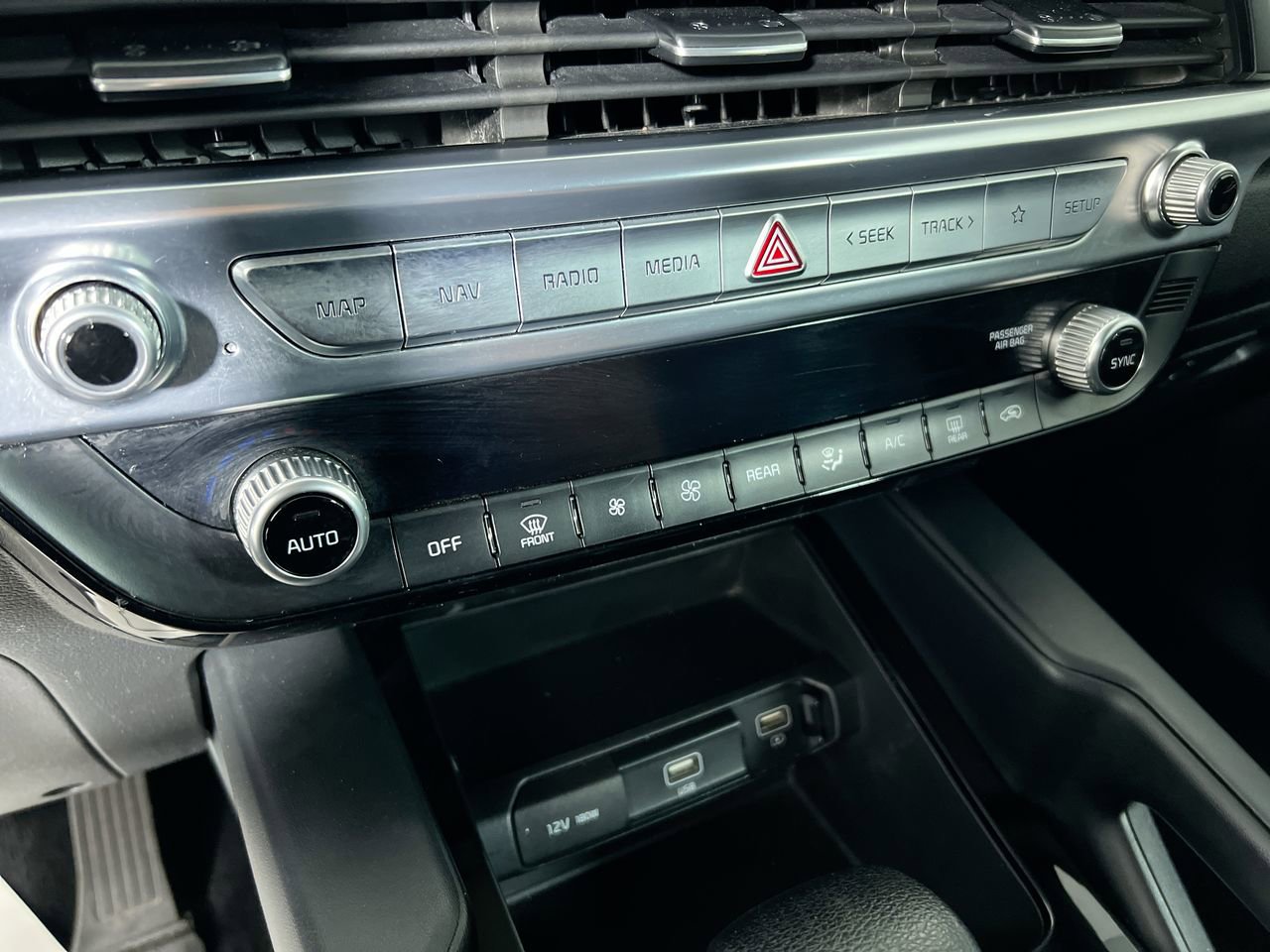 Used 2022 Kia Telluride LX AWD/4WD image 24
