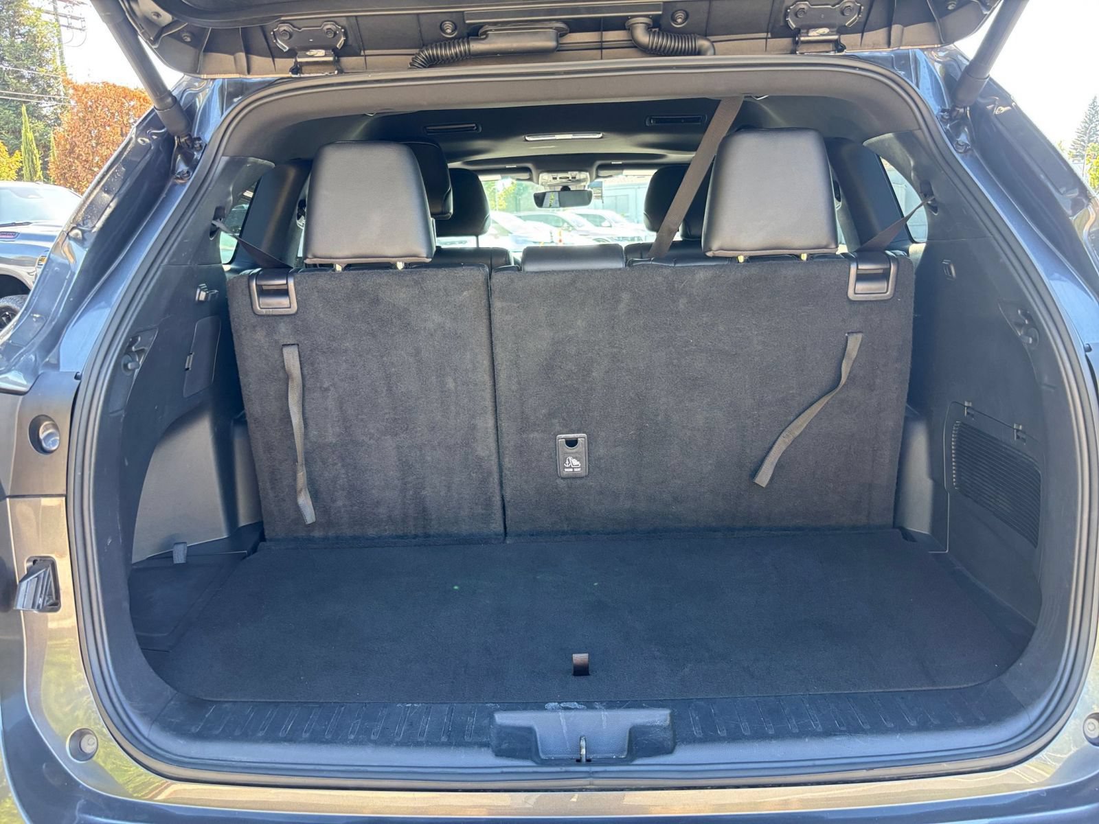 Used 2025 Toyota Highlander XSE AWD/4WD image 34