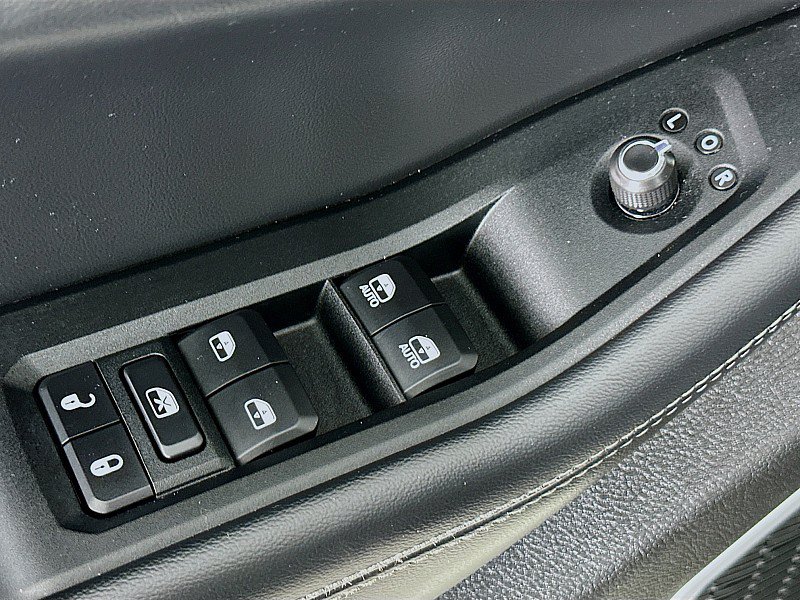 Used 2023 Jeep Grand Cherokee L Limited AWD/4WD image 19