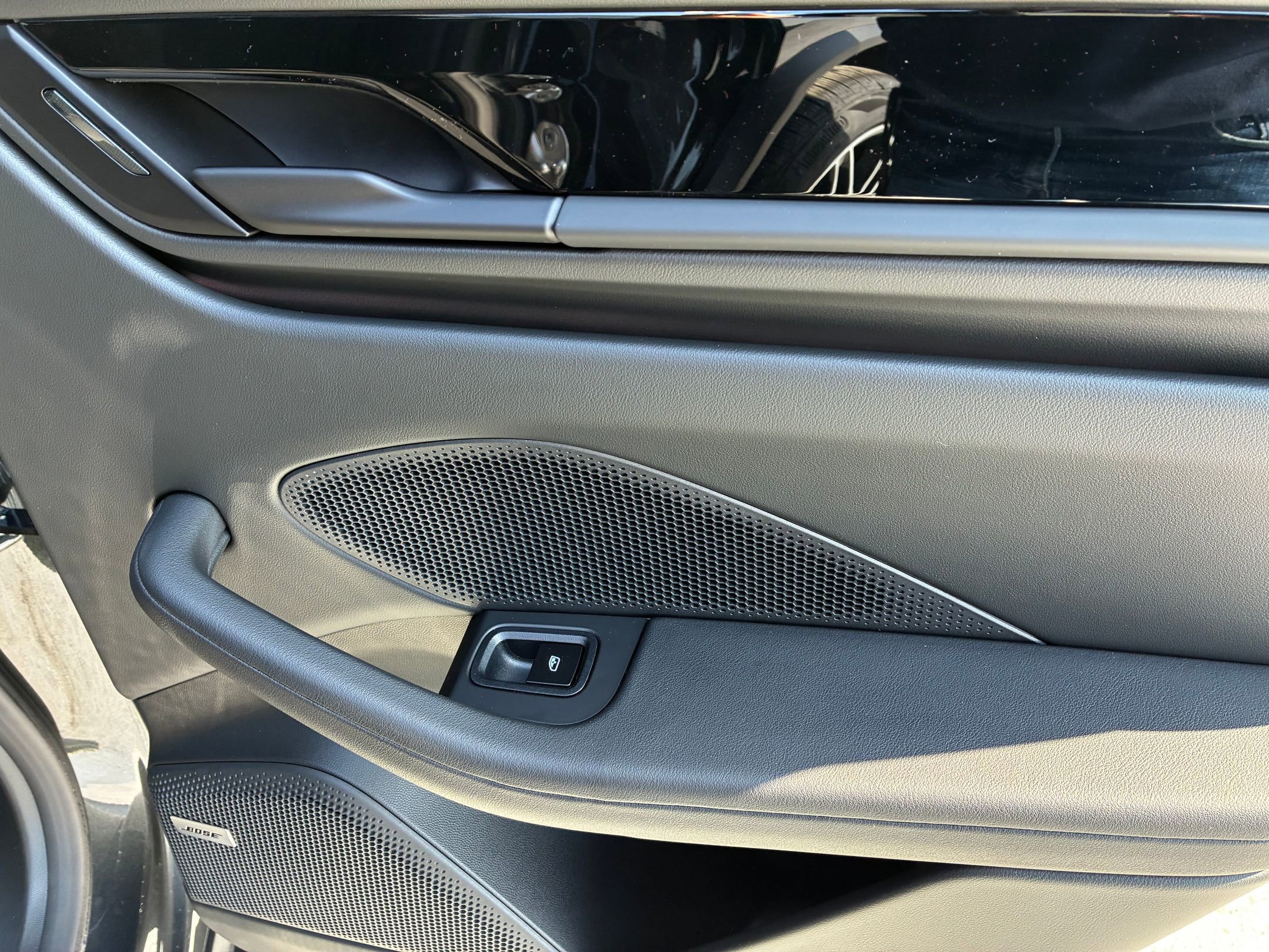 New 2026 Porsche Macan 4 Electric AWD/4WD image 18