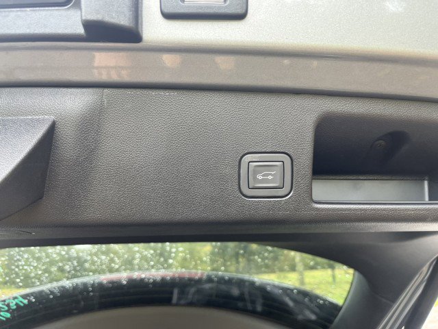 Certified 2025 Chevrolet Equinox EV LT w/ Convenience Package image 7