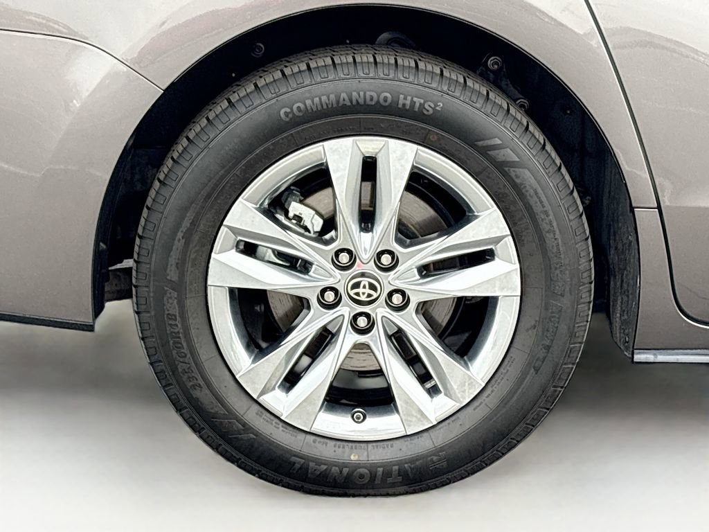 Certified 2024 Toyota Sienna Limited AWD/4WD image 32
