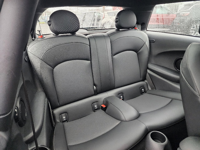 Used 2022 MINI Cooper S w/ Premium Package image 30