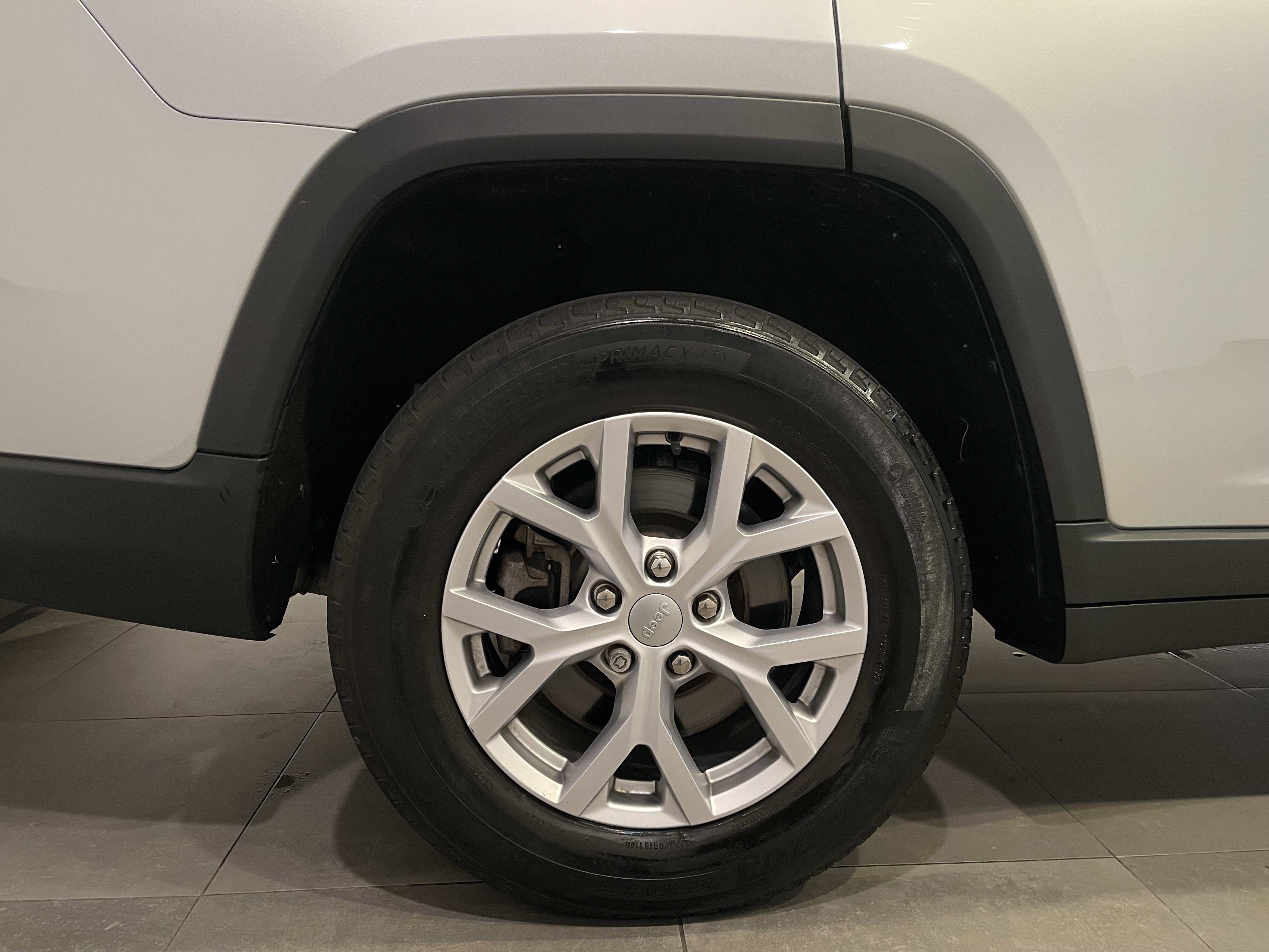 Used 2022 Jeep Grand Cherokee L Limited AWD/4WD image 9
