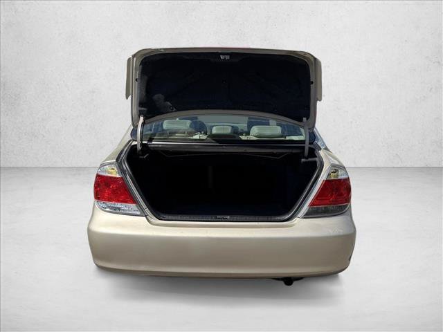 Used 2005 Toyota Camry LE FWD image 6