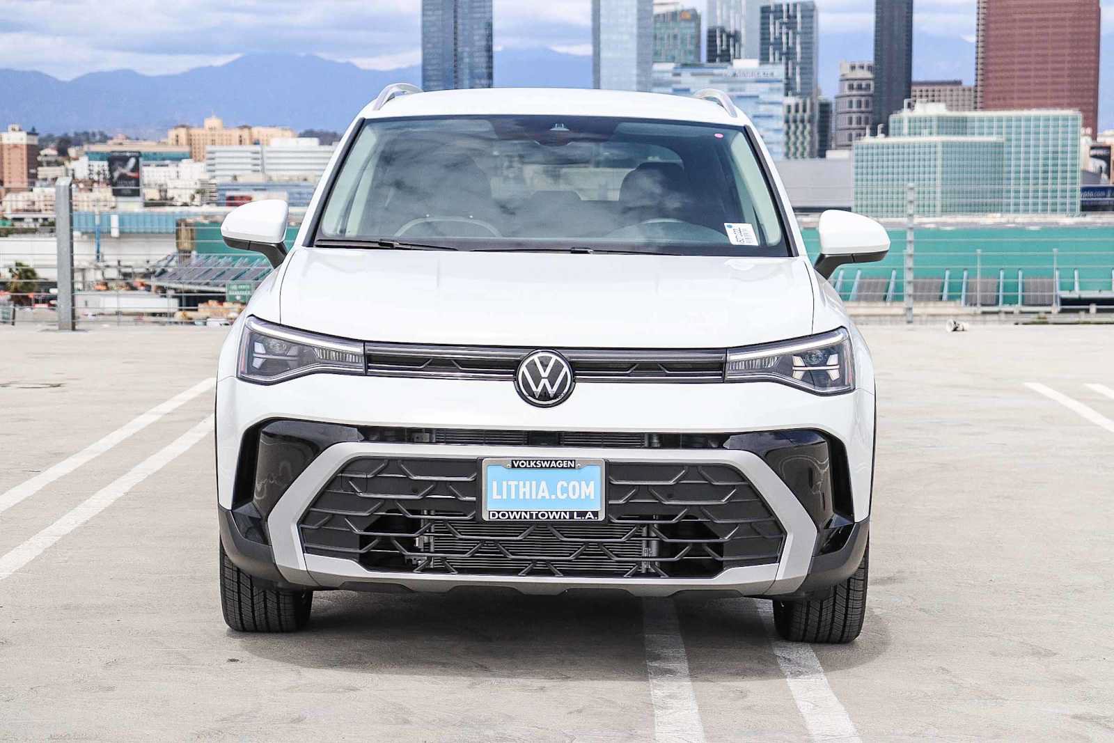New 2025 Volkswagen Taos SE w/ Black Wheel Package FWD image 2