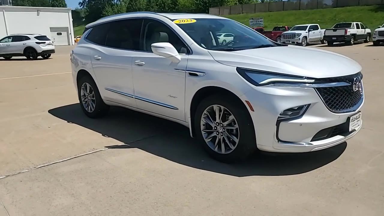 Used 2023 Buick Enclave Avenir w/ Avenir Technology Package FWD image 2