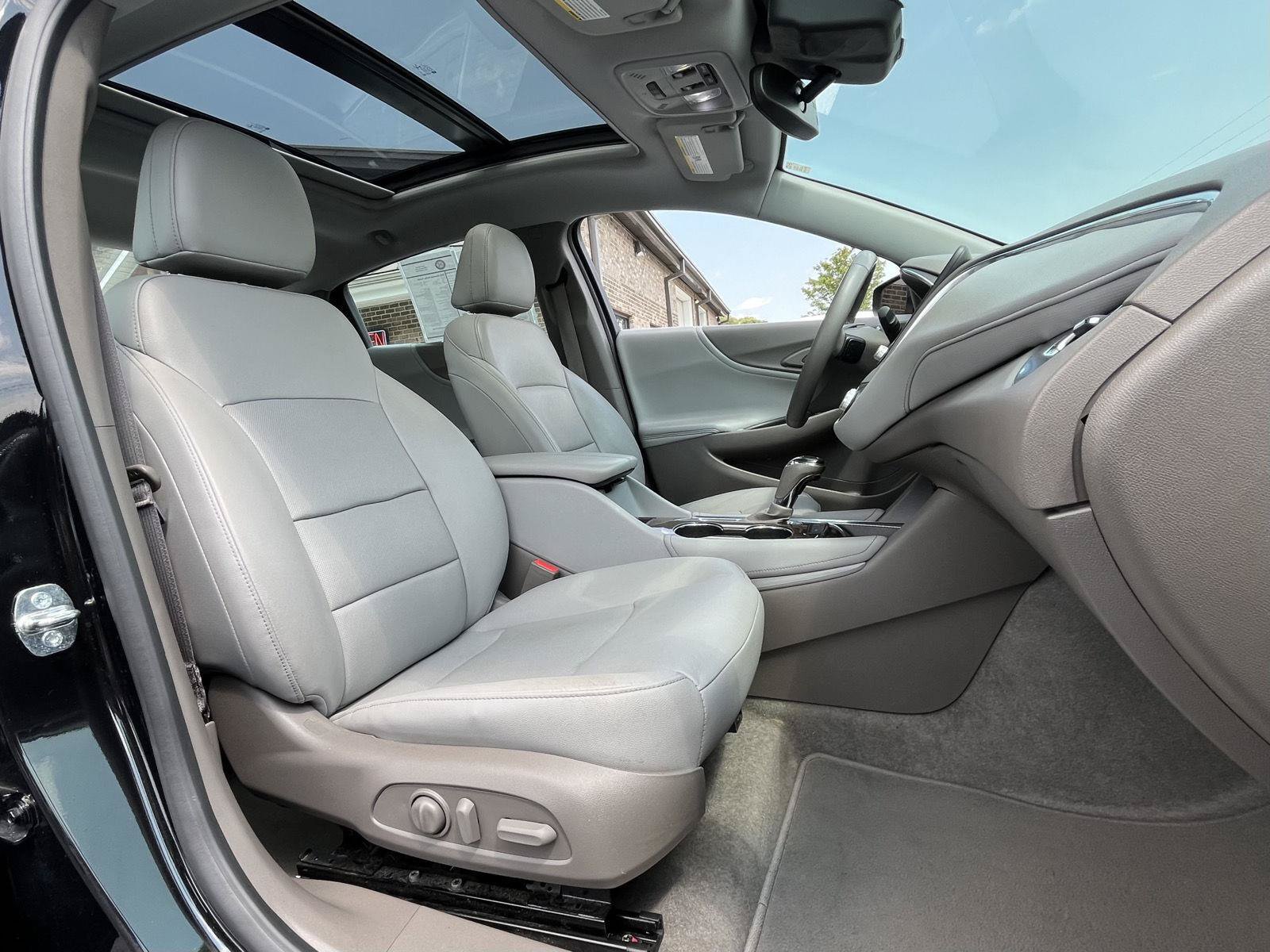 Used 2018 Chevrolet Malibu Premier w/ Premier Sun and Wheel Package FWD image 14