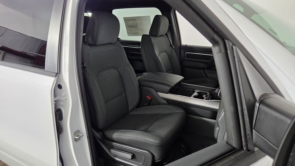New 2026 RAM 1500 4x4 Crew Cab image 30