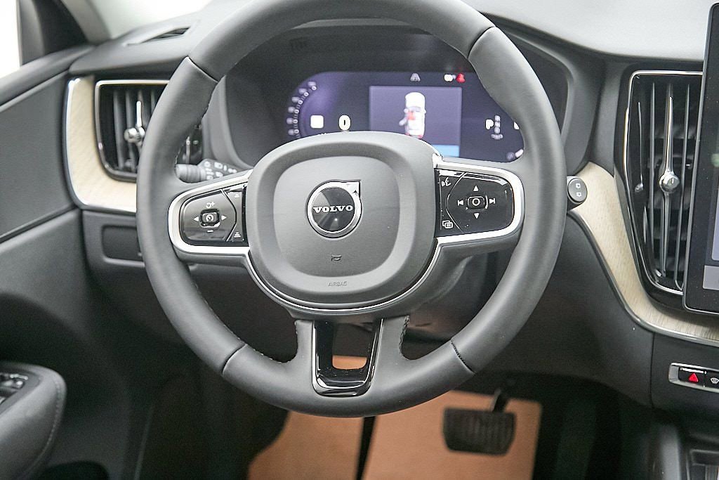 New 2026 Volvo XC60 B5 Core w/ Climate Package image 25