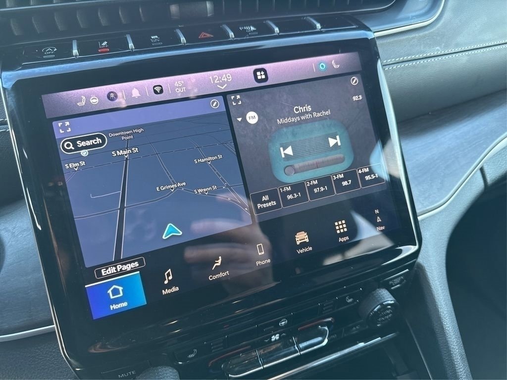 Used 2024 Jeep Grand Cherokee Limited w/ Black Appearance Package image 25