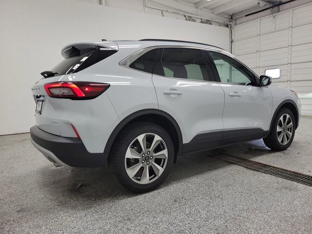Used 2025 Ford Escape Platinum AWD/4WD image 3