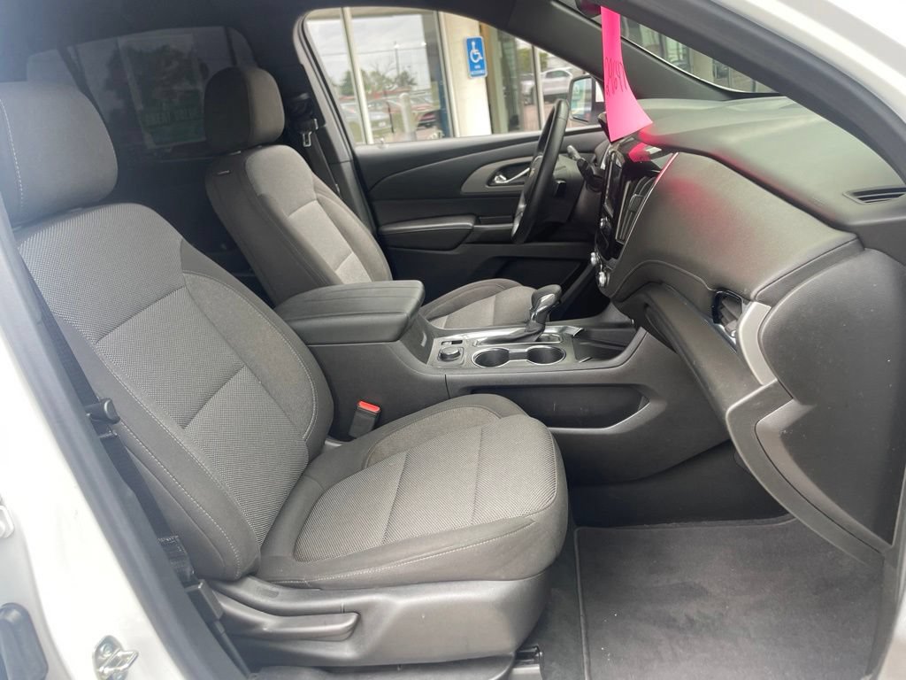 Used 2023 Chevrolet Traverse LT FWD image 17