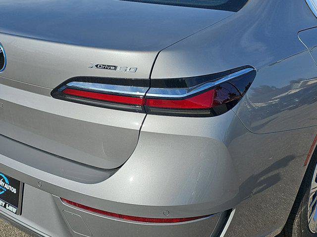 New 2025 BMW i7 xDrive60 w/ Premium Package image 38