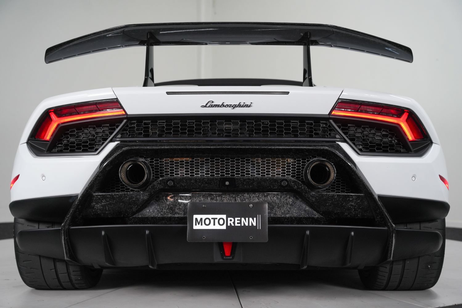 Used 2018 Lamborghini Huracan Performante AWD/4WD image 24