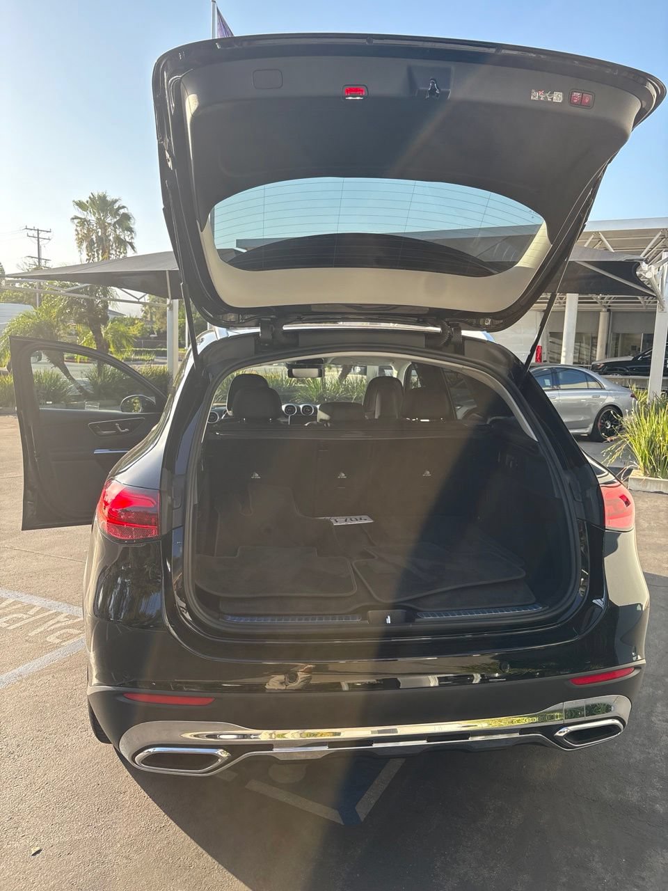 Used 2025 Mercedes-Benz GLC 350e 4MATIC image 12