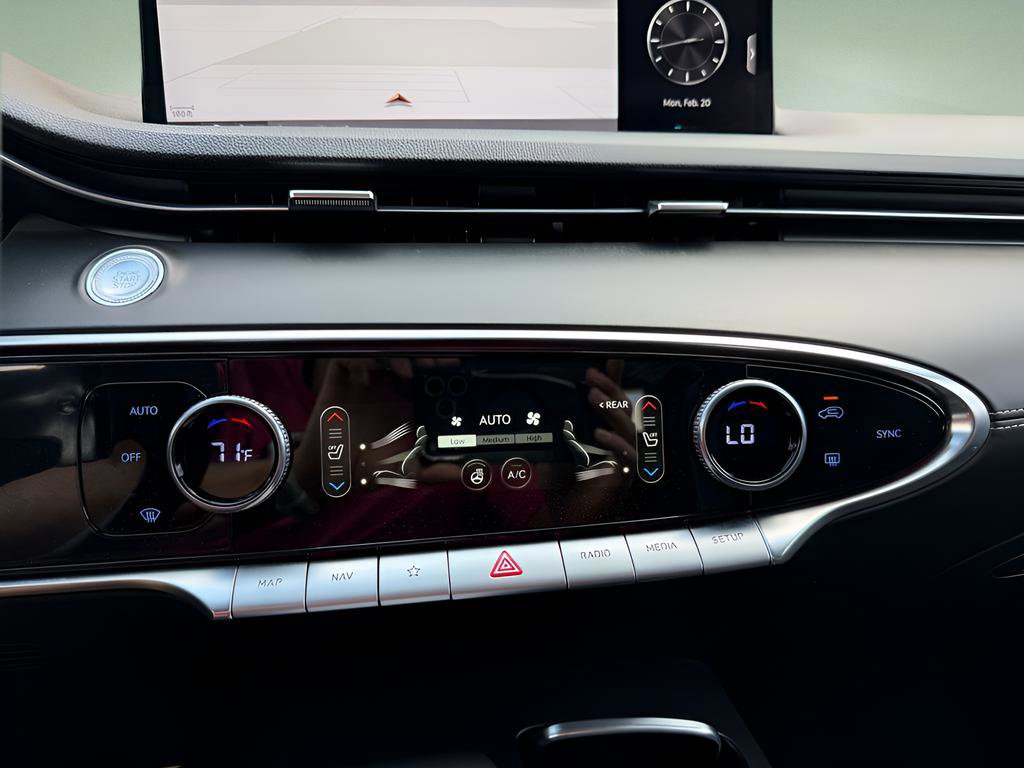 Used 2024 Genesis GV70 3.5T Sport image 23