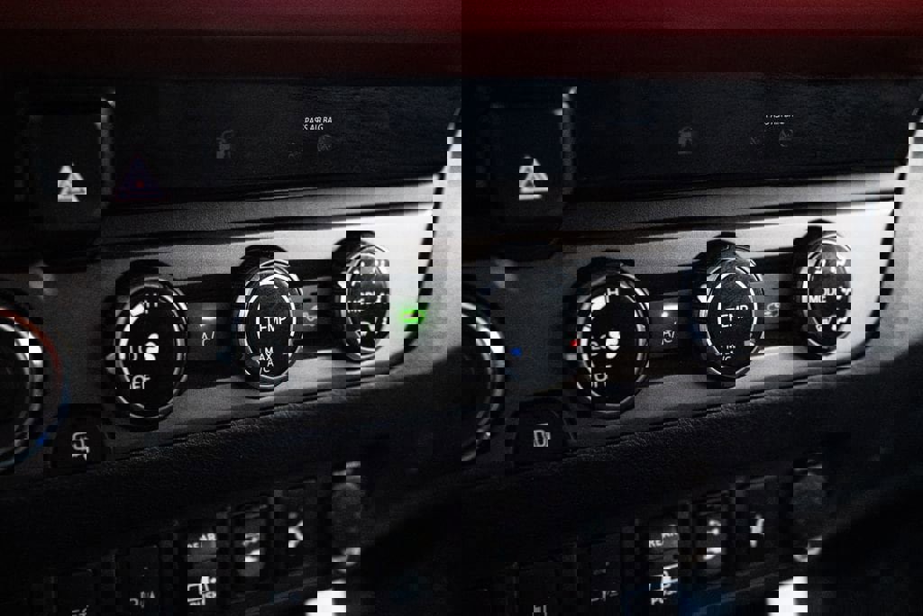 Used 2018 Toyota Tacoma TRD Off-Road w/ Technology Package image 25