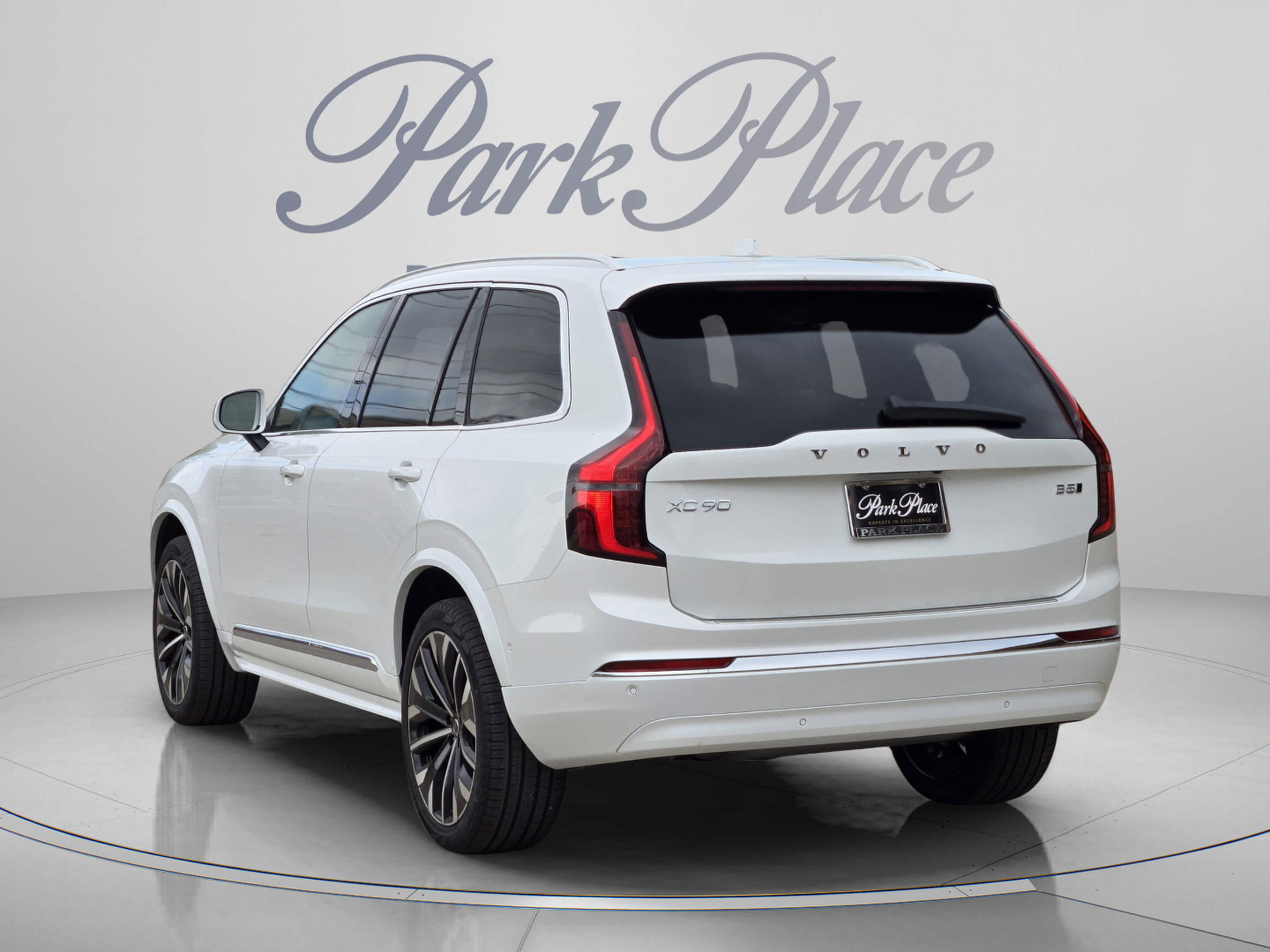 Used 2026 Volvo XC90 B5 Plus w/ Protection Package Premier AWD/4WD image 3