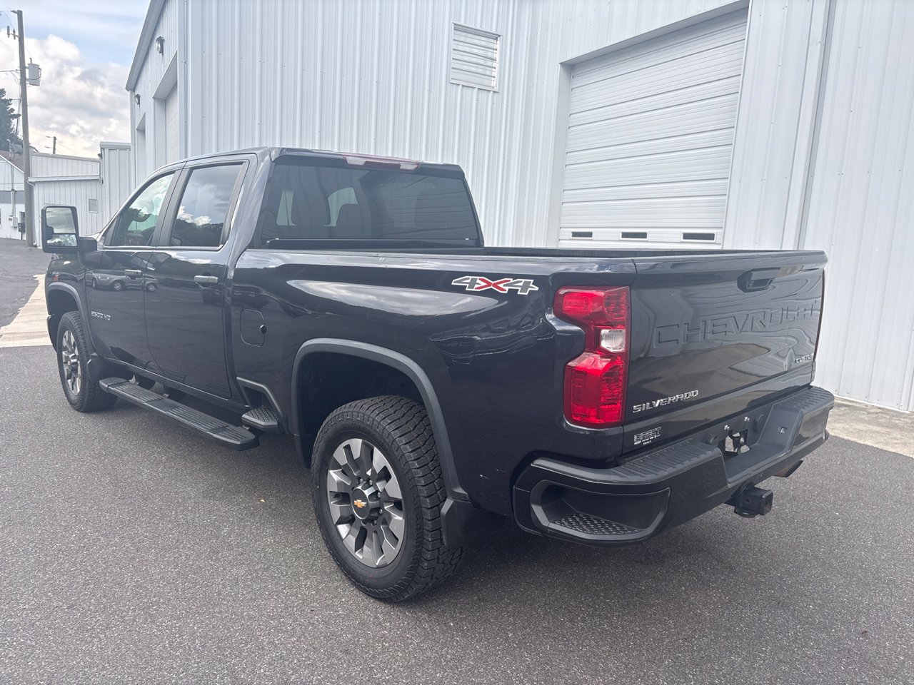 Used 2024 Chevrolet Silverado 2500 Custom AWD/4WD image 3