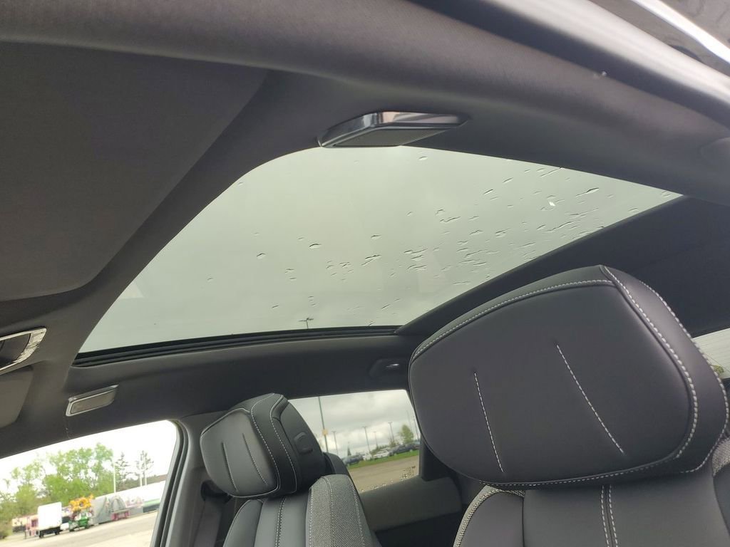 New 2025 Cadillac Optiq Sport 1 image 18