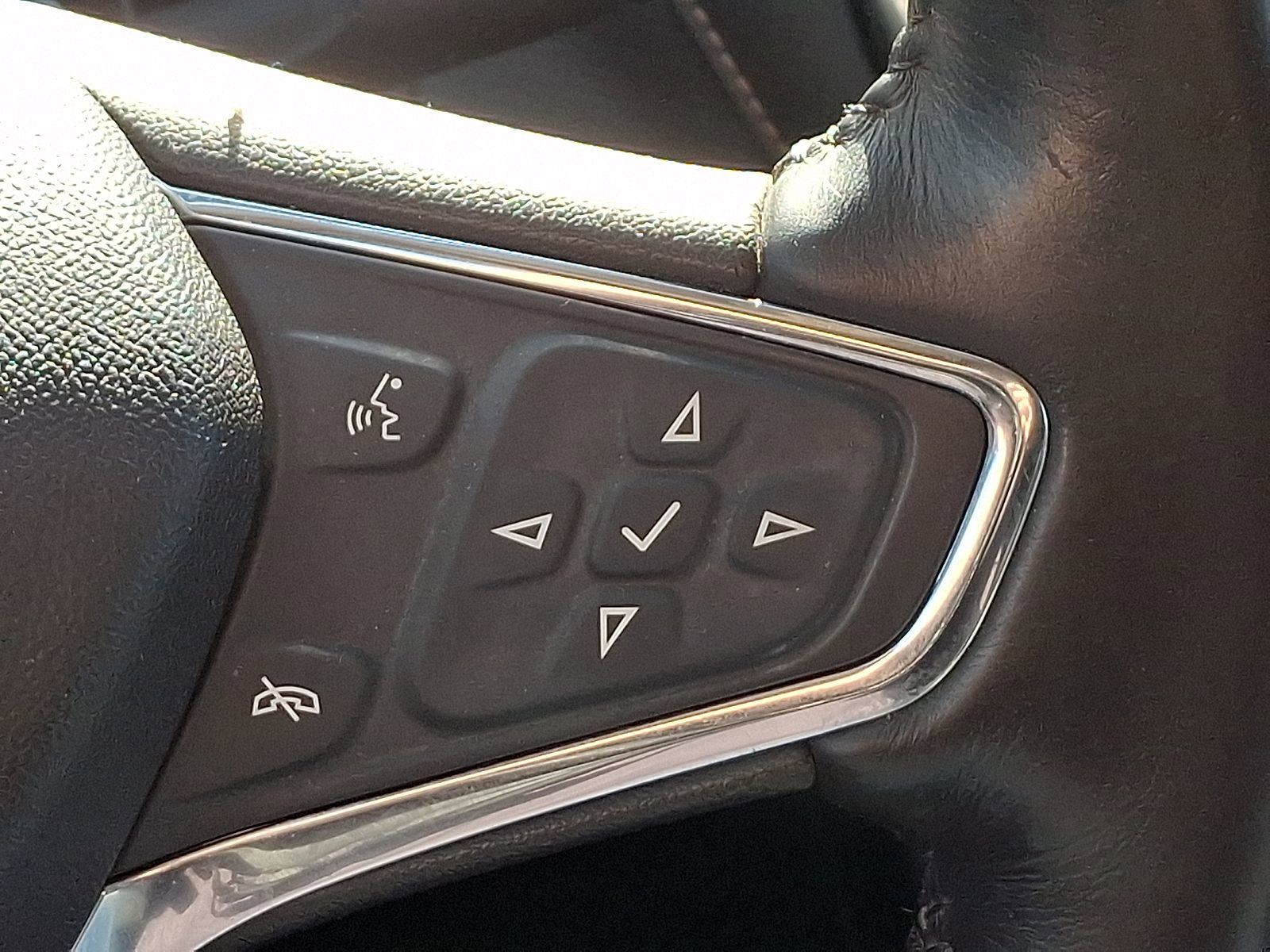 Used 2019 Chevrolet Equinox Premier image 24