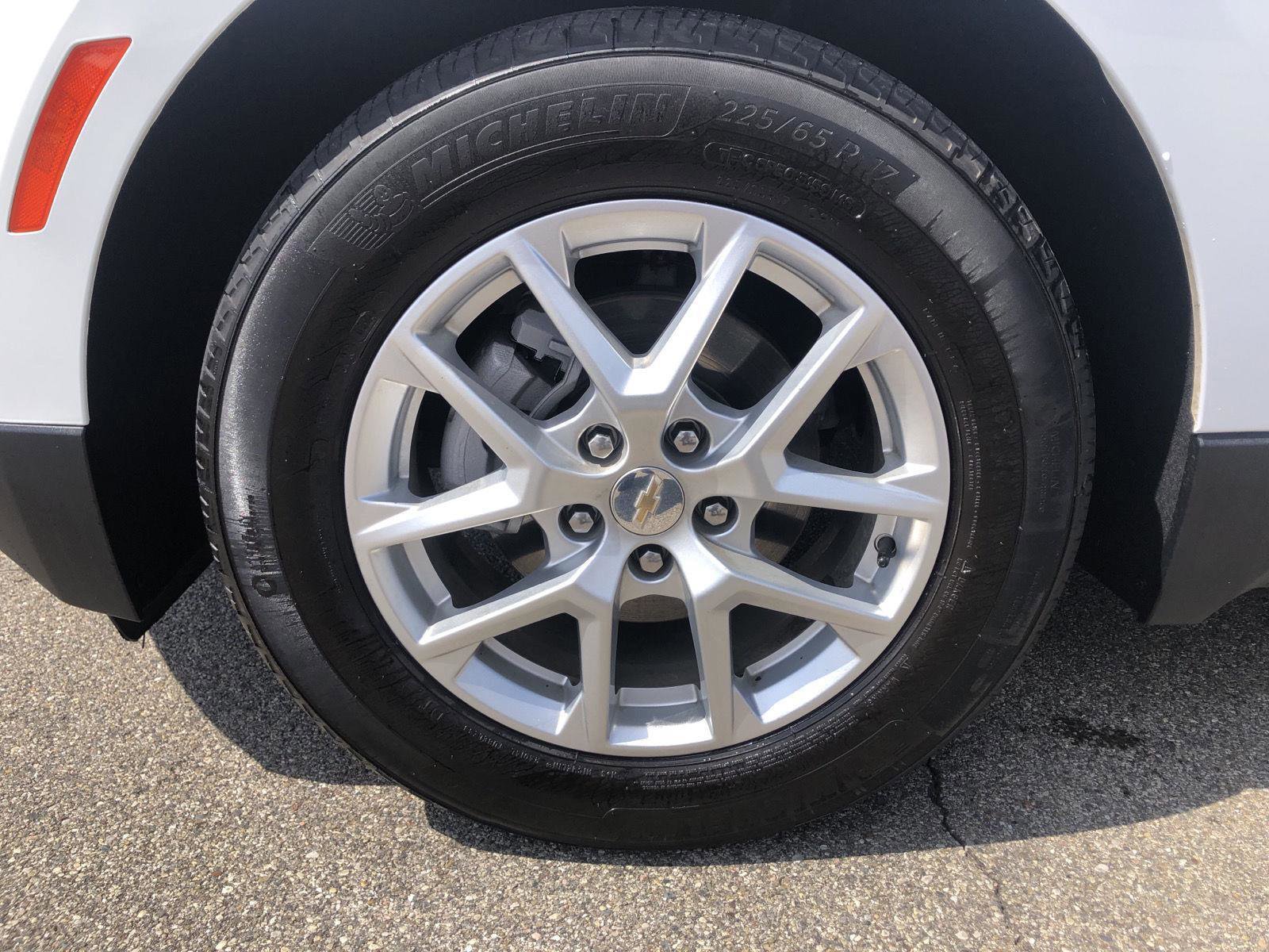 Used 2024 Chevrolet Equinox LT w/ Driver Convenience Package FWD image 5