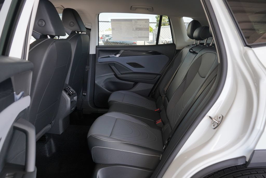 New 2026 Volkswagen Tiguan SE FWD image 32