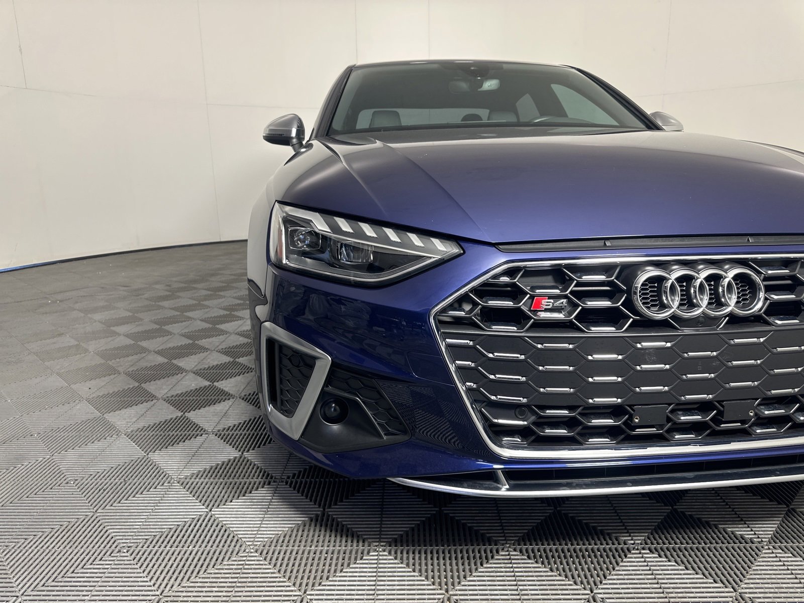 Used 2023 Audi S4 Premium w/ Convenience Package image 3