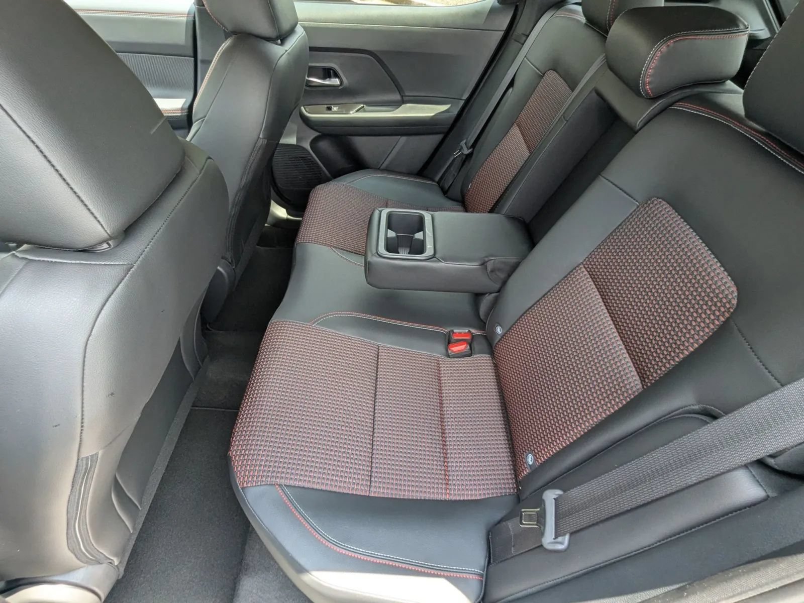 Used 2026 Nissan Kicks SR FWD image 12