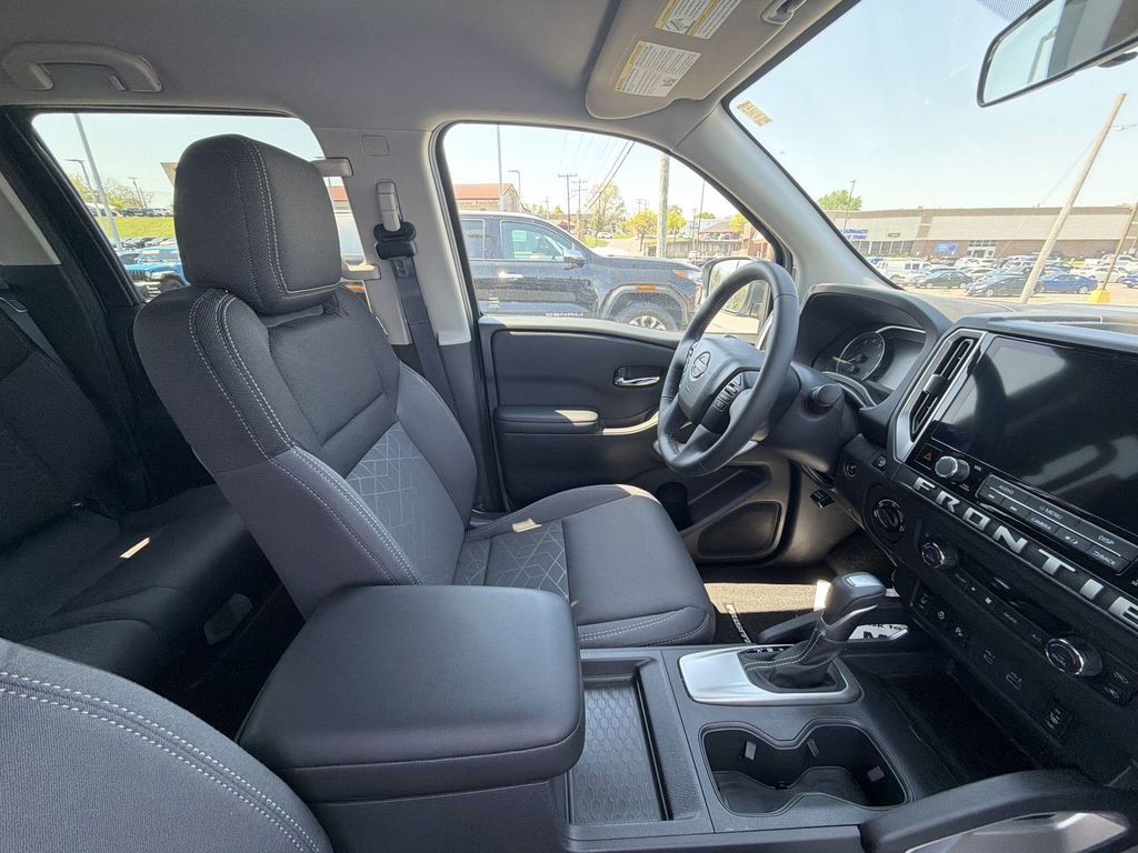 Used 2025 Nissan Frontier SV w/ SV Convenience Package image 15
