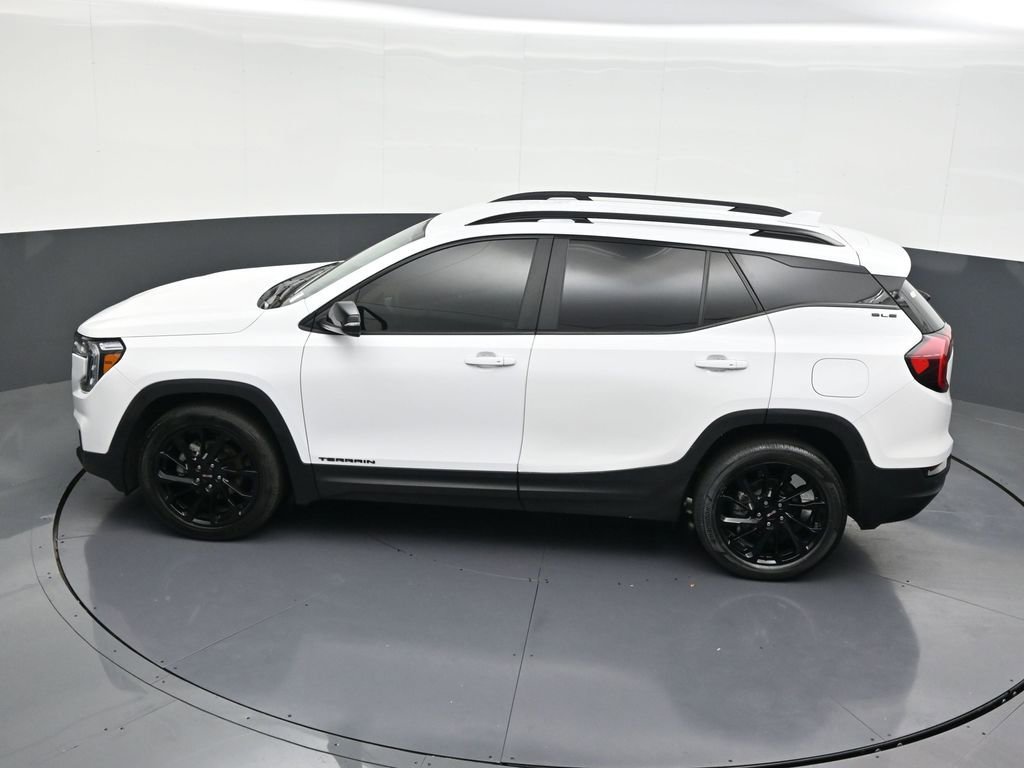 Used 2024 GMC Terrain SLE w/ Driver Convenience Package image 16