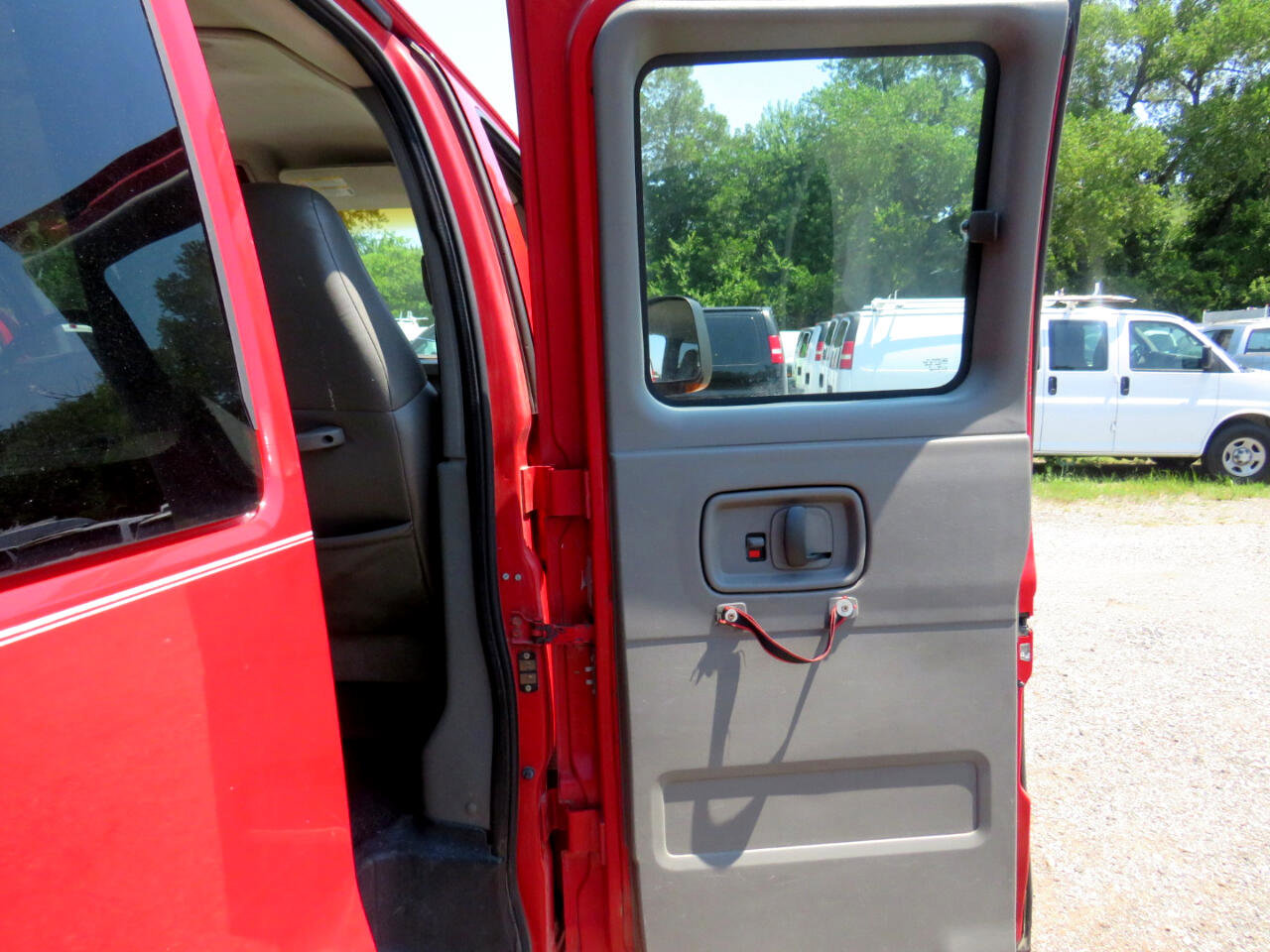 Used 2003 Chevrolet Express 2500 Passenger w/ LS Preferred Equipment Group image 29