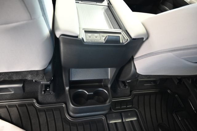 Used 2025 Toyota Sienna LE AWD/4WD image 26