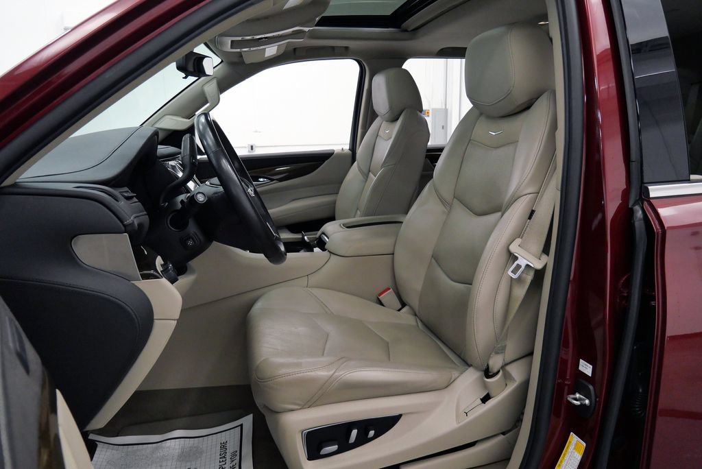 Used 2020 Cadillac Escalade Luxury AWD/4WD image 10
