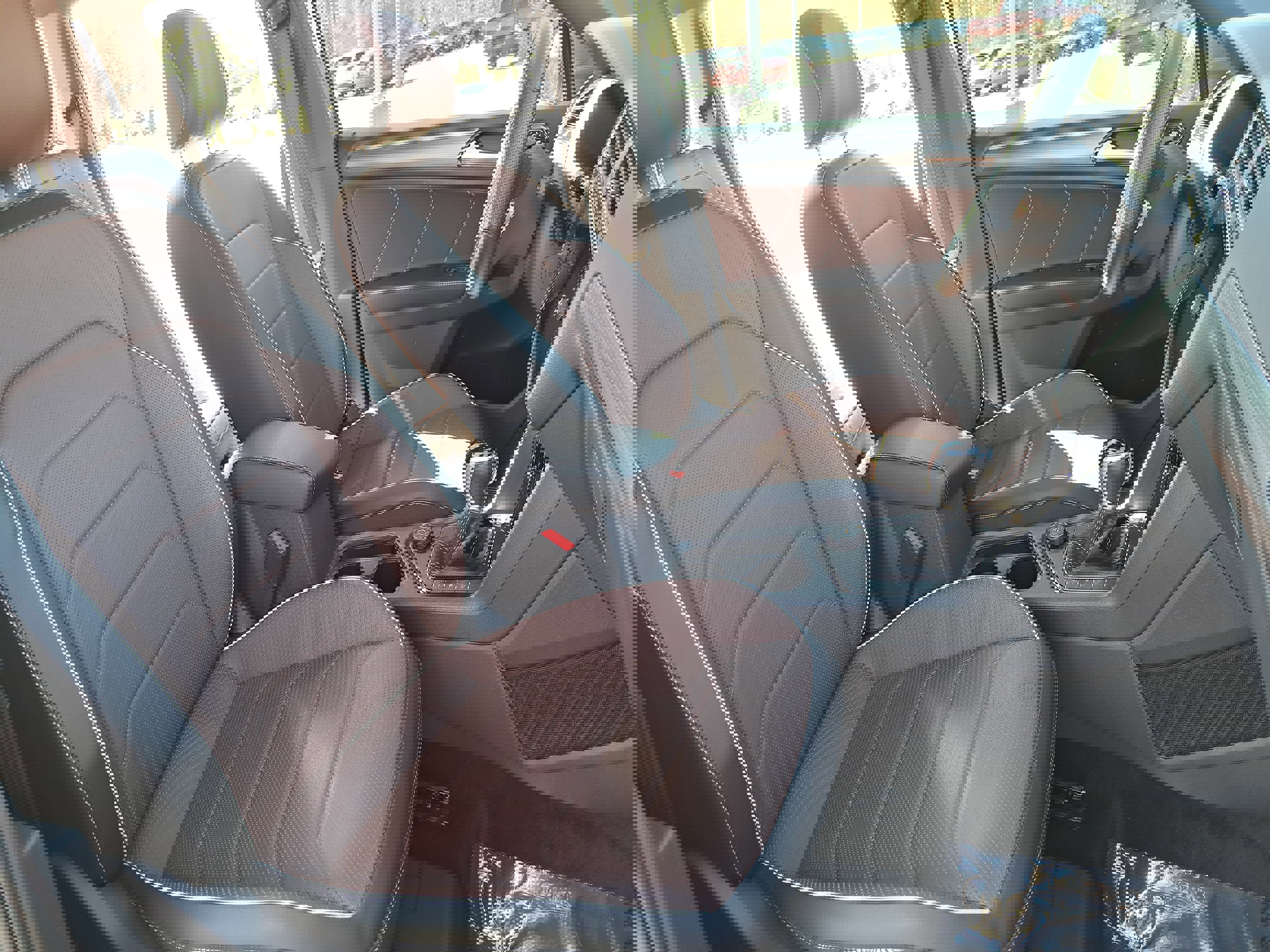 Certified 2024 Volkswagen Tiguan SEL R-Line image 10