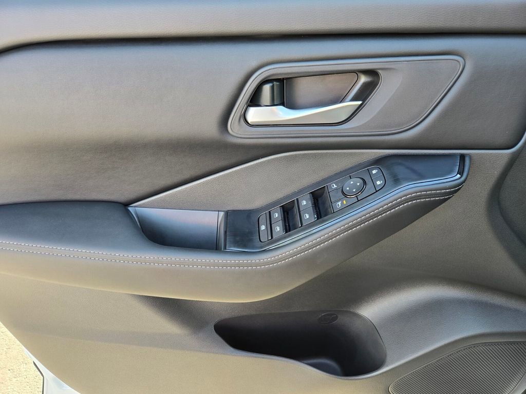 New 2026 Nissan Rogue SV FWD image 9