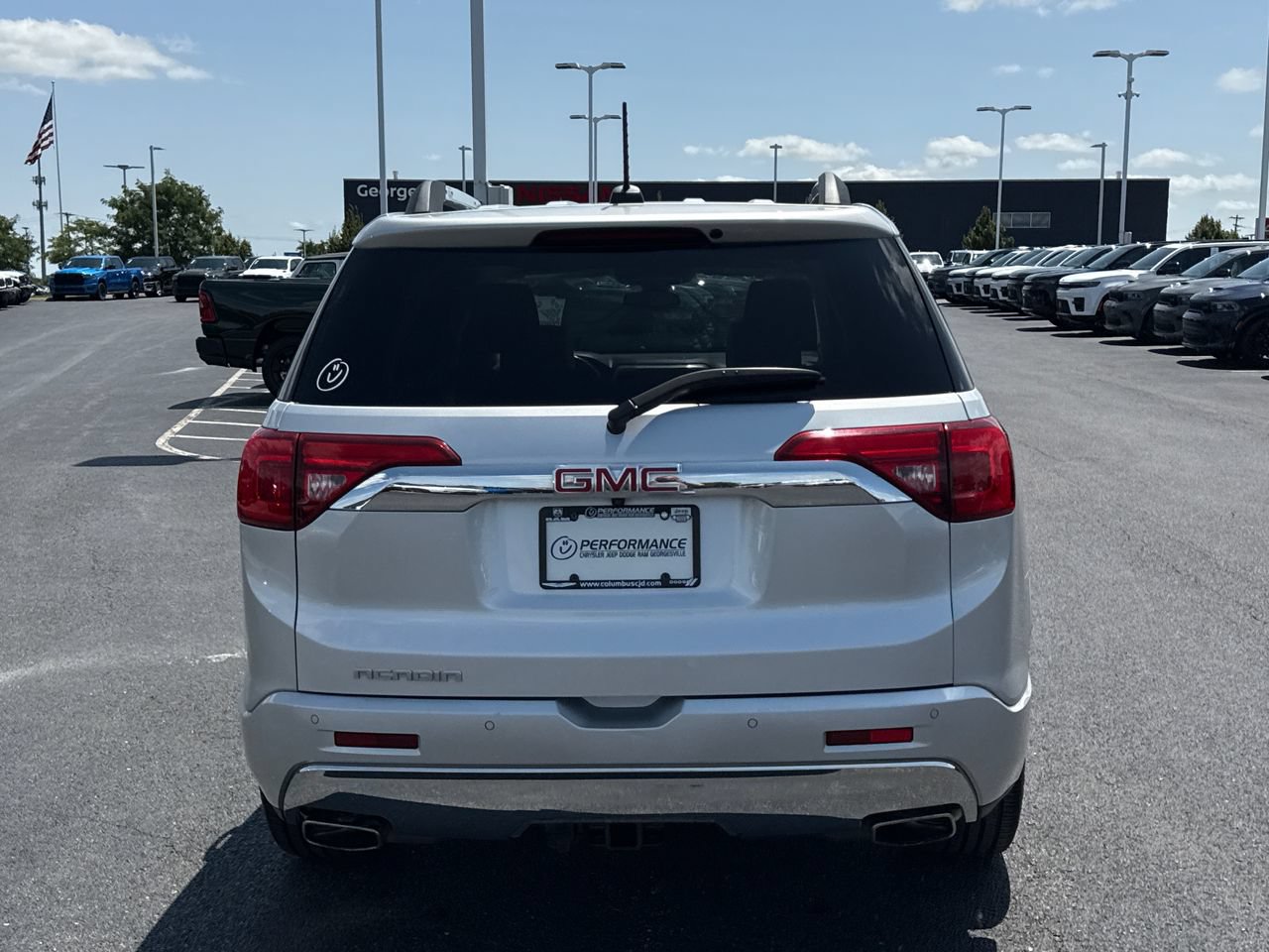 Used 2018 GMC Acadia Denali w/ LPO, Cargo Package FWD image 4