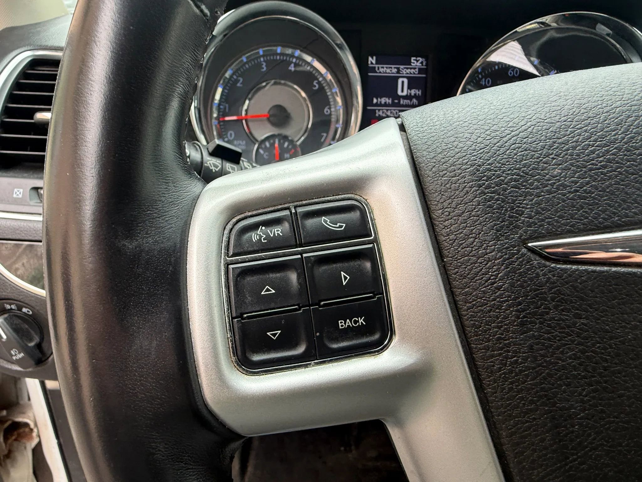 Used 2015 Chrysler Town & Country Touring FWD image 23