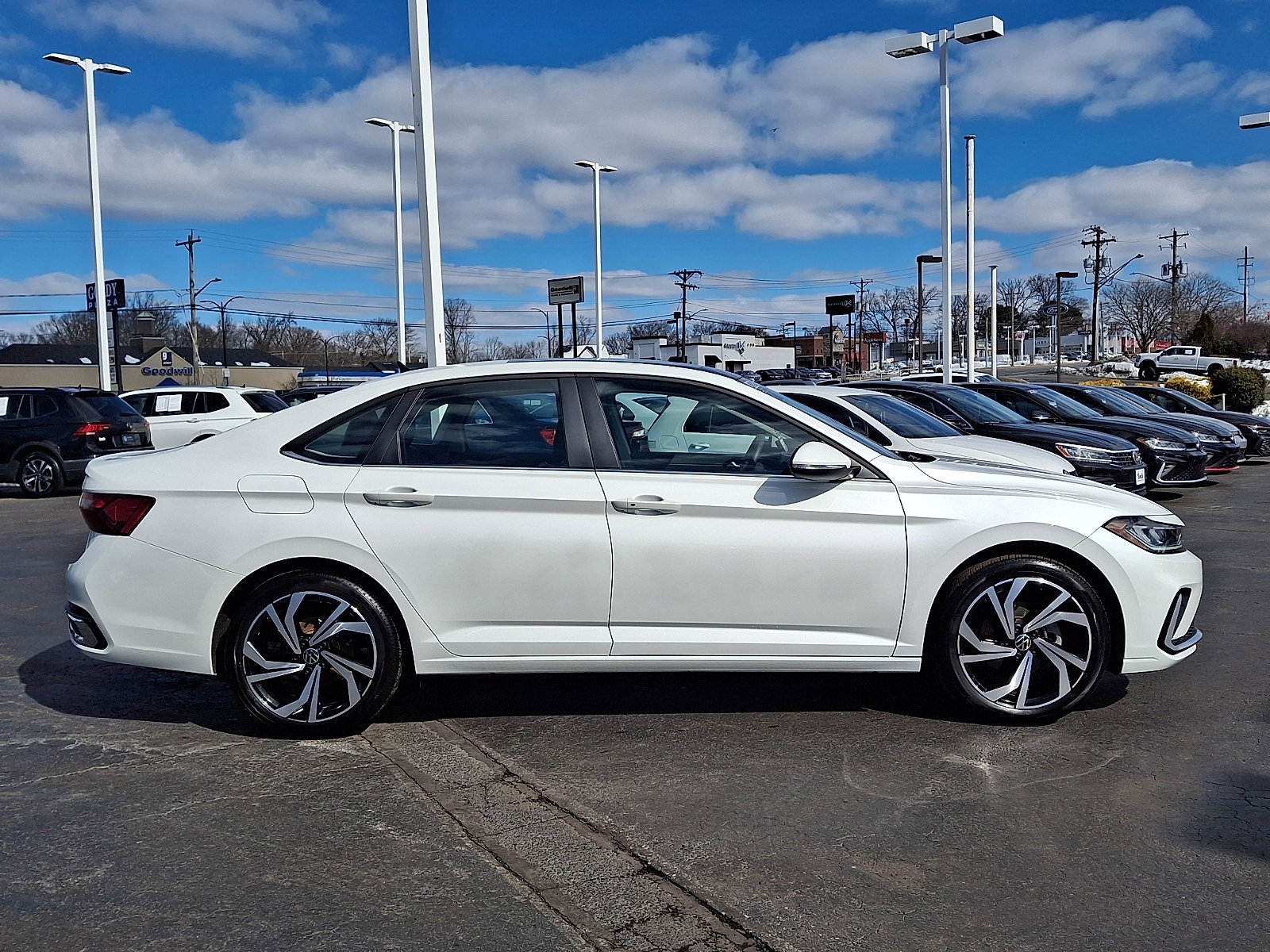 Certified 2025 Volkswagen Jetta SEL image 7