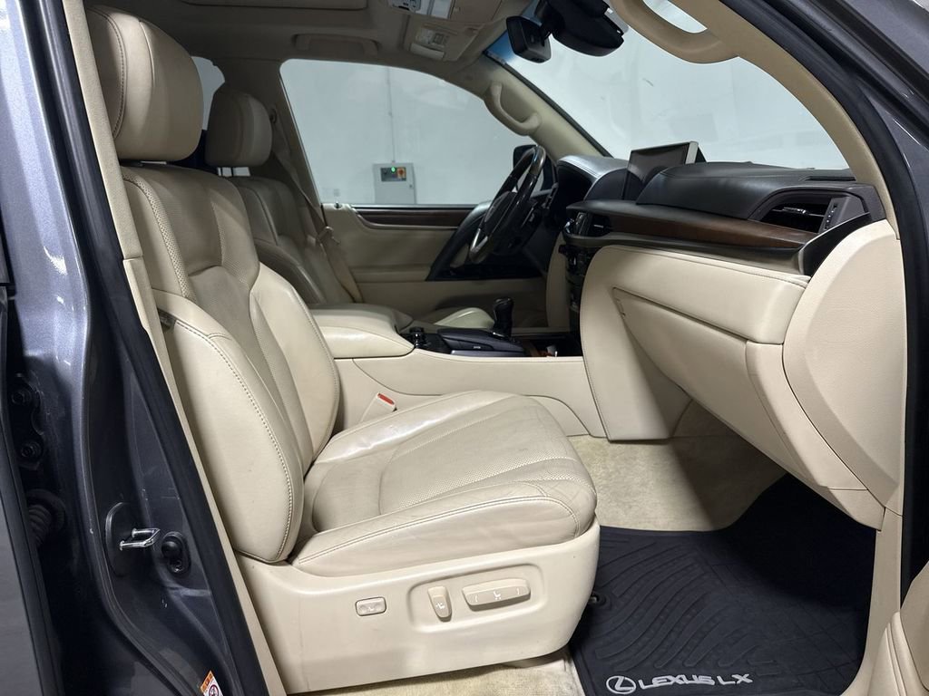 Used 2017 Lexus LX 570 4WD w/ Luxury Package image 24