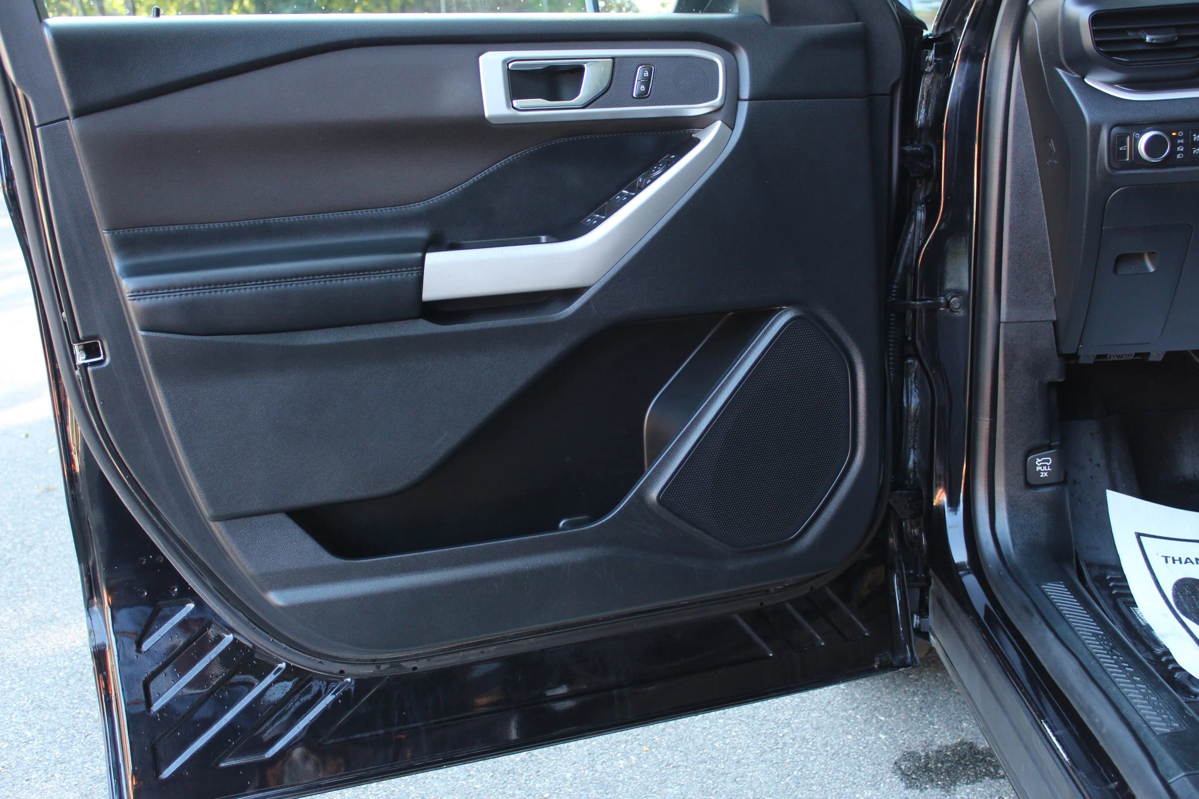 Used 2020 Ford Explorer XLT w/ Comfort Package image 12