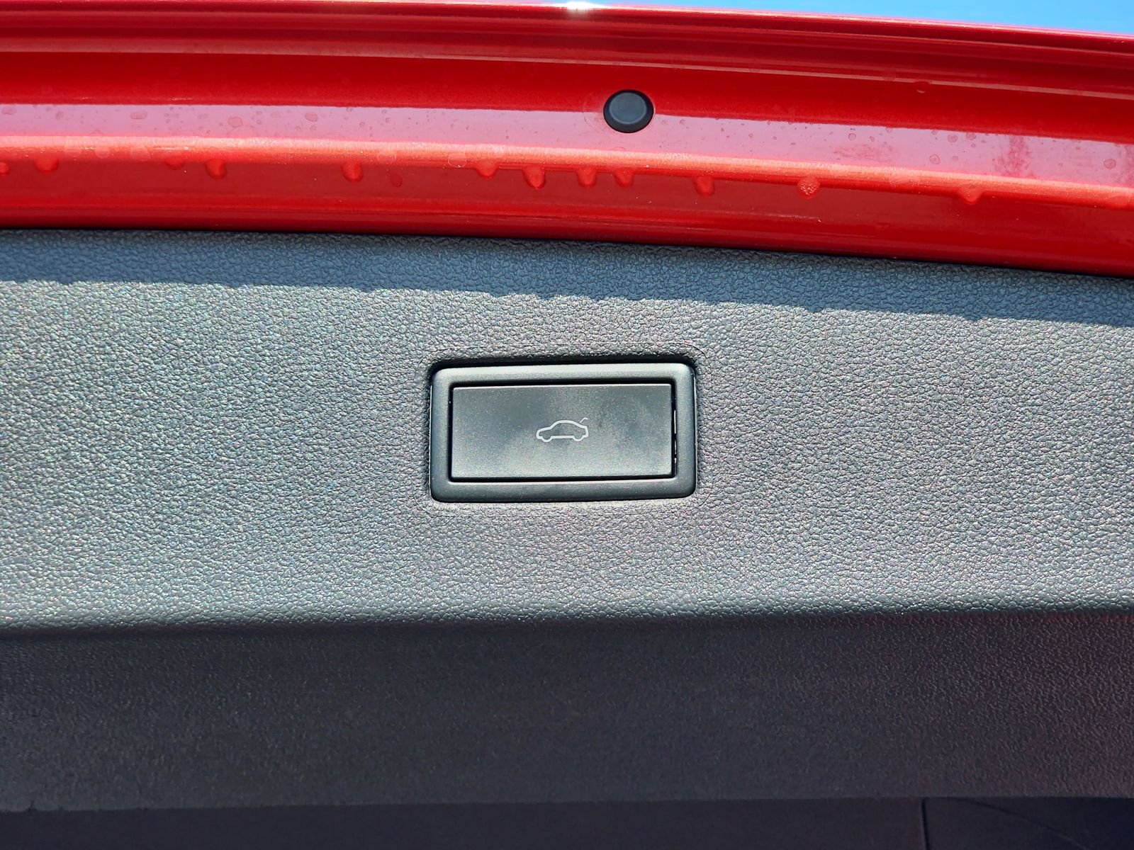 Used 2024 Volkswagen Tiguan SE w/ Panoramic Sunroof Package image 15