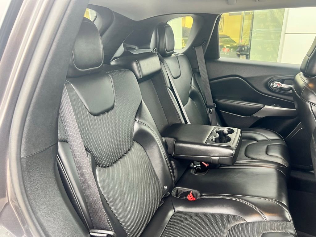 Used 2019 Jeep Cherokee Limited image 26