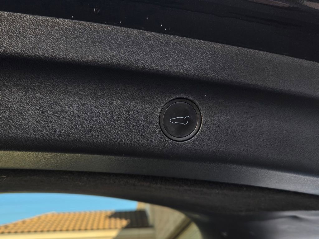 Used 2025 Tesla Model Y Long Range image 23