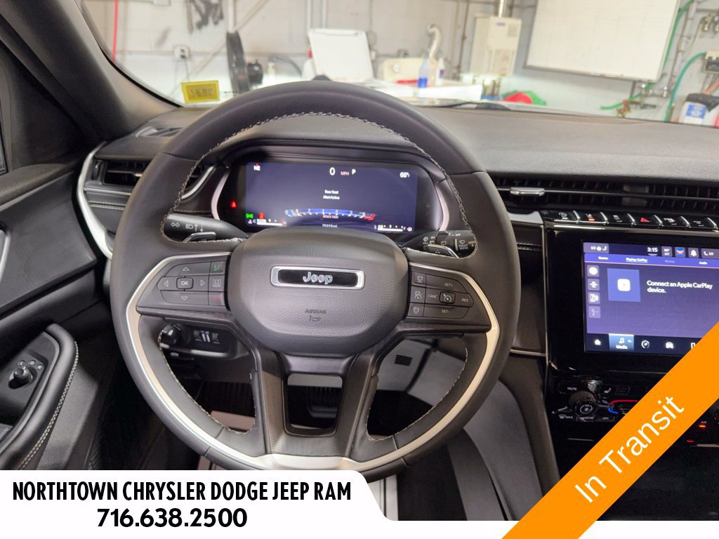 Used 2023 Jeep Grand Cherokee Altitude AWD/4WD image 7